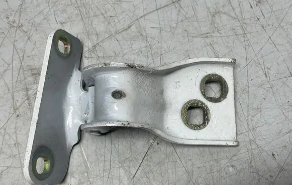 Opel Astra J Tailgate/trunk/boot hinge 13275575