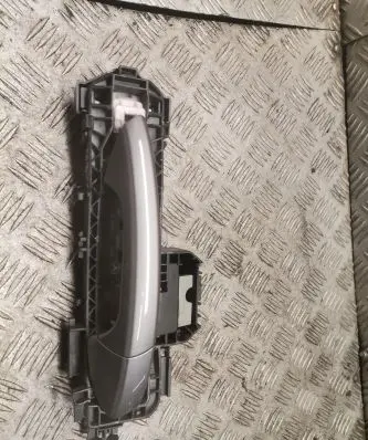 Mercedes-Benz CLA C117 X117 W117 Front door exterior handle a2047601634