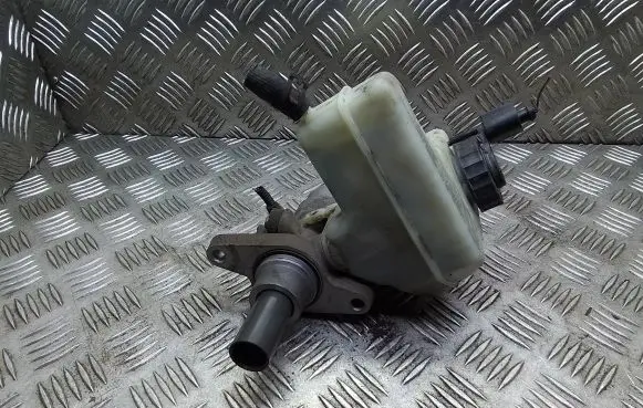 Master brake cylinder