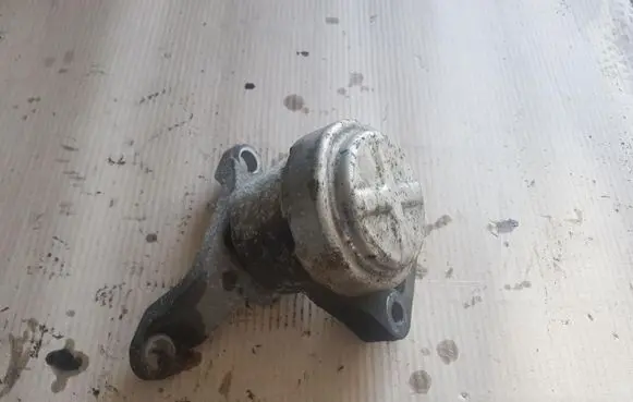 Ford Mondeo MK IV Engine mount vacuum valve 