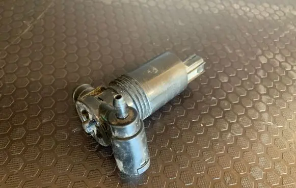Volvo XC60 Windscreen/windshield washer pump 1007149