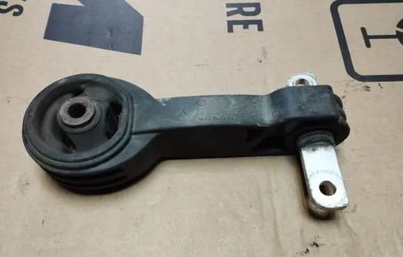 Honda Civic Engine mount bracket