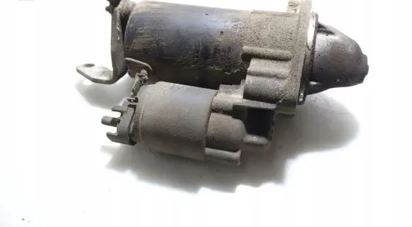 Volkswagen PASSAT B5 Starter motor 0001107068