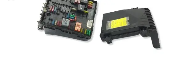 Volkswagen Tiguan Fuse box cover 1K0937132