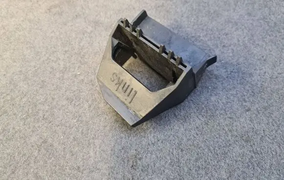 BMW 5 E39 Radiator mount bracket 17111737706