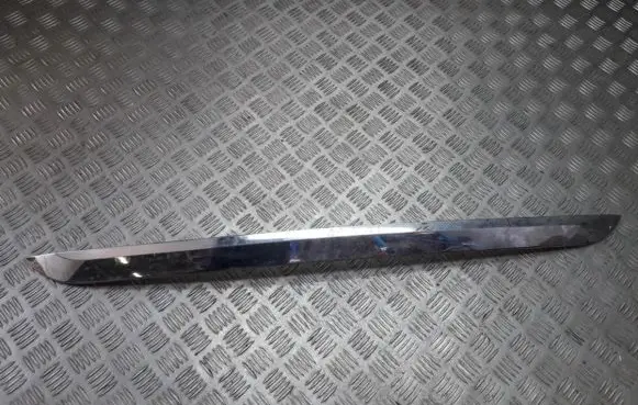 Trunk door license plate light bar
