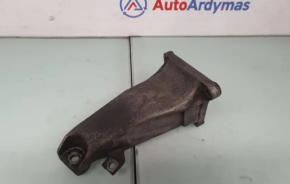 BMW 5 E39 Engine mounting bracket 6751582 22116751582