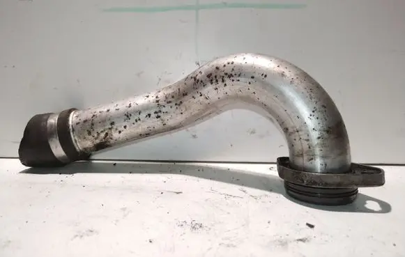 BMW 5 E60 E61 Air intake hose/pipe 472605701
