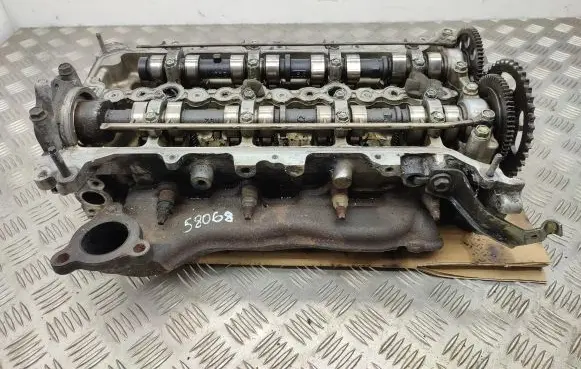 Toyota Avensis T250 Engine head 