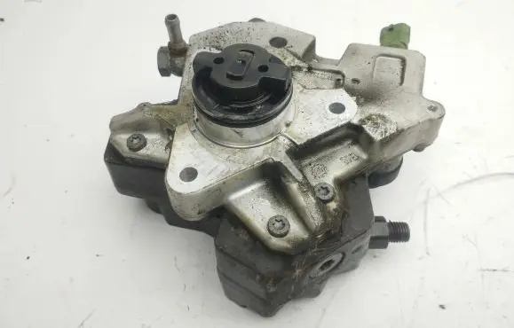Volvo S80 Fuel injection high pressure pump 30756125