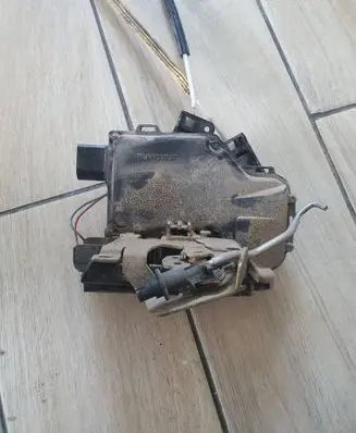 Audi A6 S6 C5 4B Front door lock PA66307GF