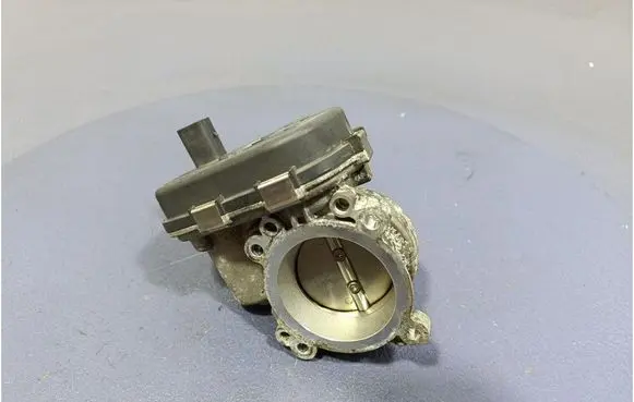 Skoda Octavia 985 Throttle body valve 04E133062T