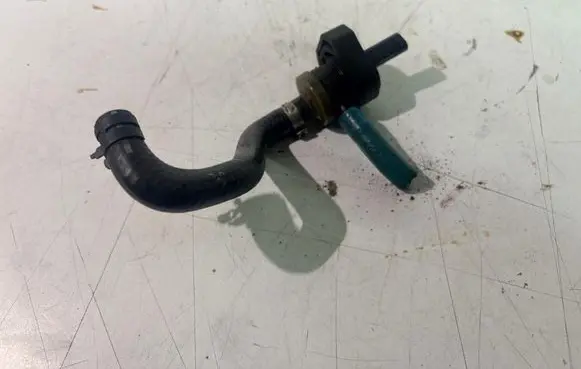 Mercedes-Benz A W176 Vacuum valve A0009975012