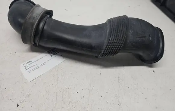 Audi Q7 4L Air intake duct part 7L6128752B