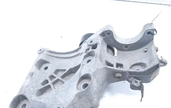 Opel Insignia A Generator/alternator bracket 55562863
