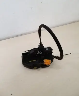 Opel Insignia A Front door lock 3023880