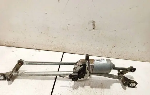 Land Rover Freelander 2 - LR2 Front wiper linkage and motor