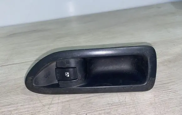 Renault Laguna II Electric window control switch 82000317493