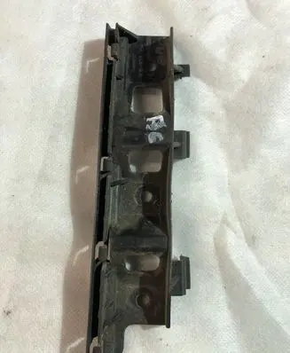 Volkswagen PASSAT B6 Front bumper mounting bracket 3C0807184