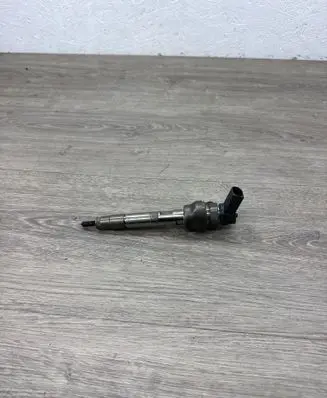 BMW 5 F10 F11 Fuel injector 0445110743 8514148