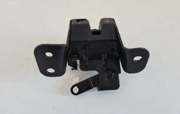 Hyundai Tucson JM Tailgate window lock/catch/latch 