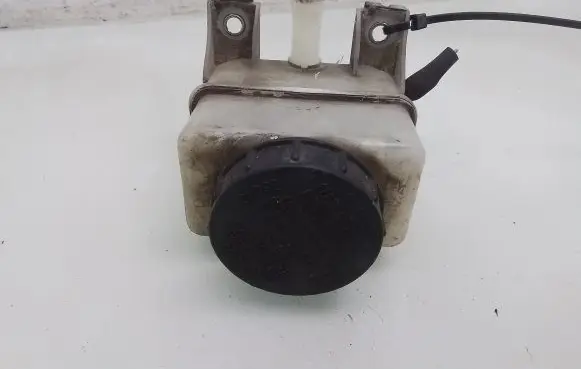 Nissan Murano Z50 Brake fluid reservoir 