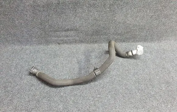 BMW 5 G30 G31 Engine coolant pipe/hose 8602623