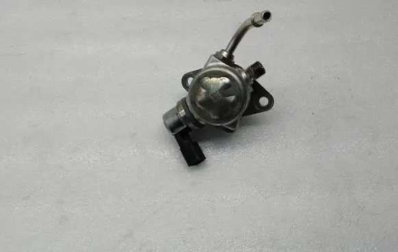 Volvo XC60 Fuel injection high pressure pump 31437903 12L09
