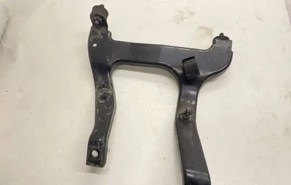 Volkswagen PASSAT B6 Other engine bay part 06F129723B