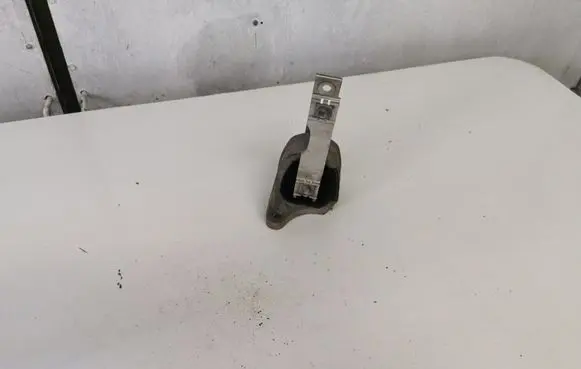 Volvo XC60 Engine mount bracket 32139936