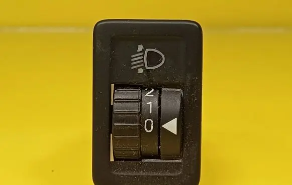 Nissan Pixo Headlight level height control switch