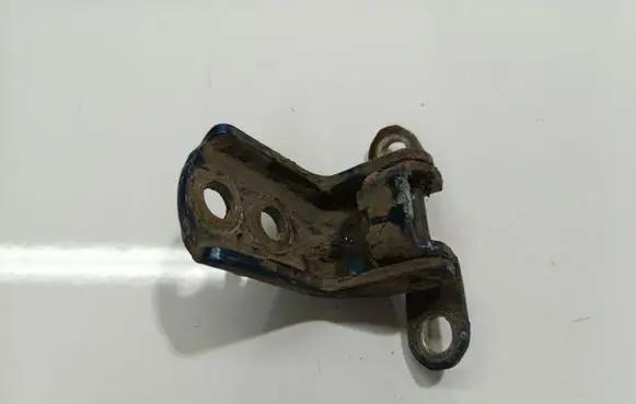 Nissan Almera Tino Rear door lower hinge