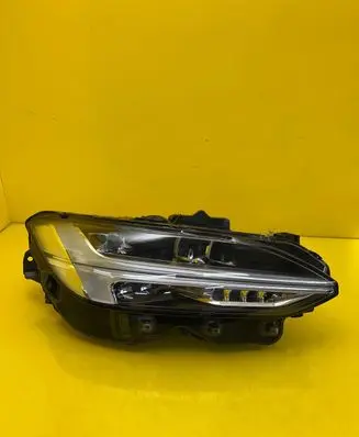 Volvo S90, V90 Headlight/headlamp 31655188
