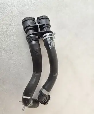Volvo XC40 Engine coolant pipe/hose 32252121