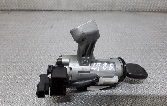 Toyota Corolla E120 E130 Ignition lock 45020024