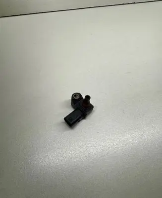 BMW 5 G30 G31 G38 Air pressure sensor 8637896 2F18 0240