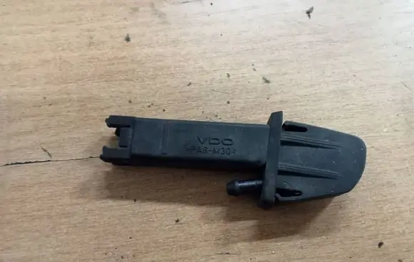 Volkswagen Transporter - Caravelle T4 Windshield washer spray nozzle 701