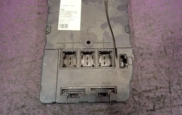 Renault Megane II Central body control module 8200309690