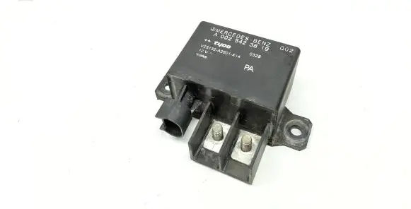 Mercedes-Benz E W211 Glow plug pre-heat relay A0025423819