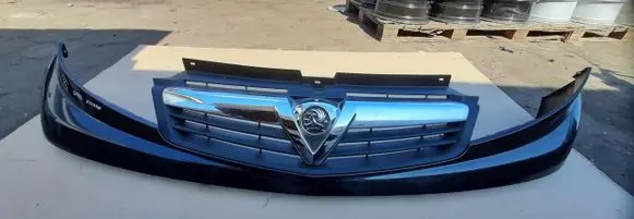 Opel Vivaro Front bumper upper radiator grill 623100248R