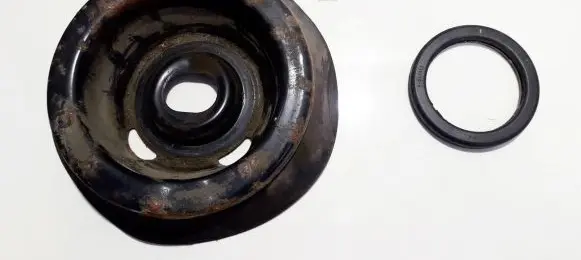 Mercedes-Benz C W203 Coil spring mount a2033211084