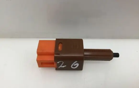 Nissan Juke I F15 Brake pedal sensor switch 