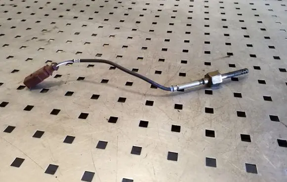Volkswagen Crafter Exhaust gas temperature sensor 070906088AA