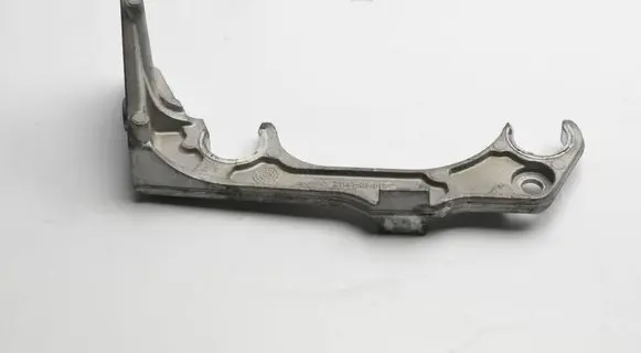 Mercedes-Benz C W204 Air filter cleaner box bracket assembly A6510940127
