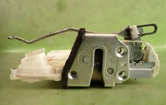 Suzuki SX4 Front door lock 7PIN