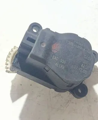 Ford Mondeo Mk III Air flap motor/actuator 1S7H19E616AA 071200 EAD551