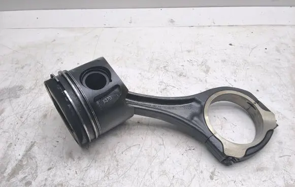 Mercedes-Benz E A207 Piston with connecting rod 8370