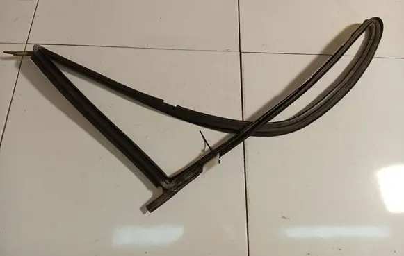 Seat Alhambra (Mk1) Rubber seal front coupe door 