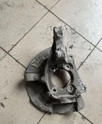 Volvo S60 Front wheel hub spindle knuckle