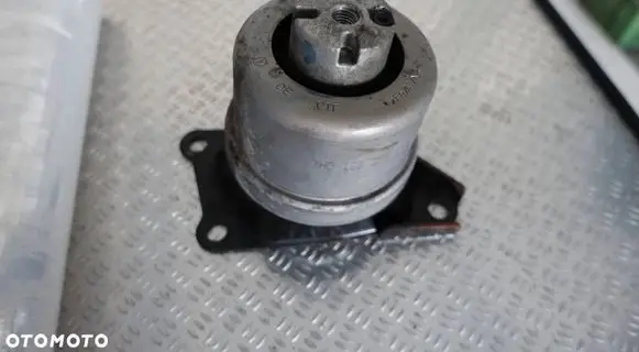 Volkswagen Transporter - Caravelle T5 Engine mount bracket 7H0199256E